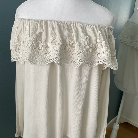 Off shoulder Ruffle Top - Picture 4 of 6